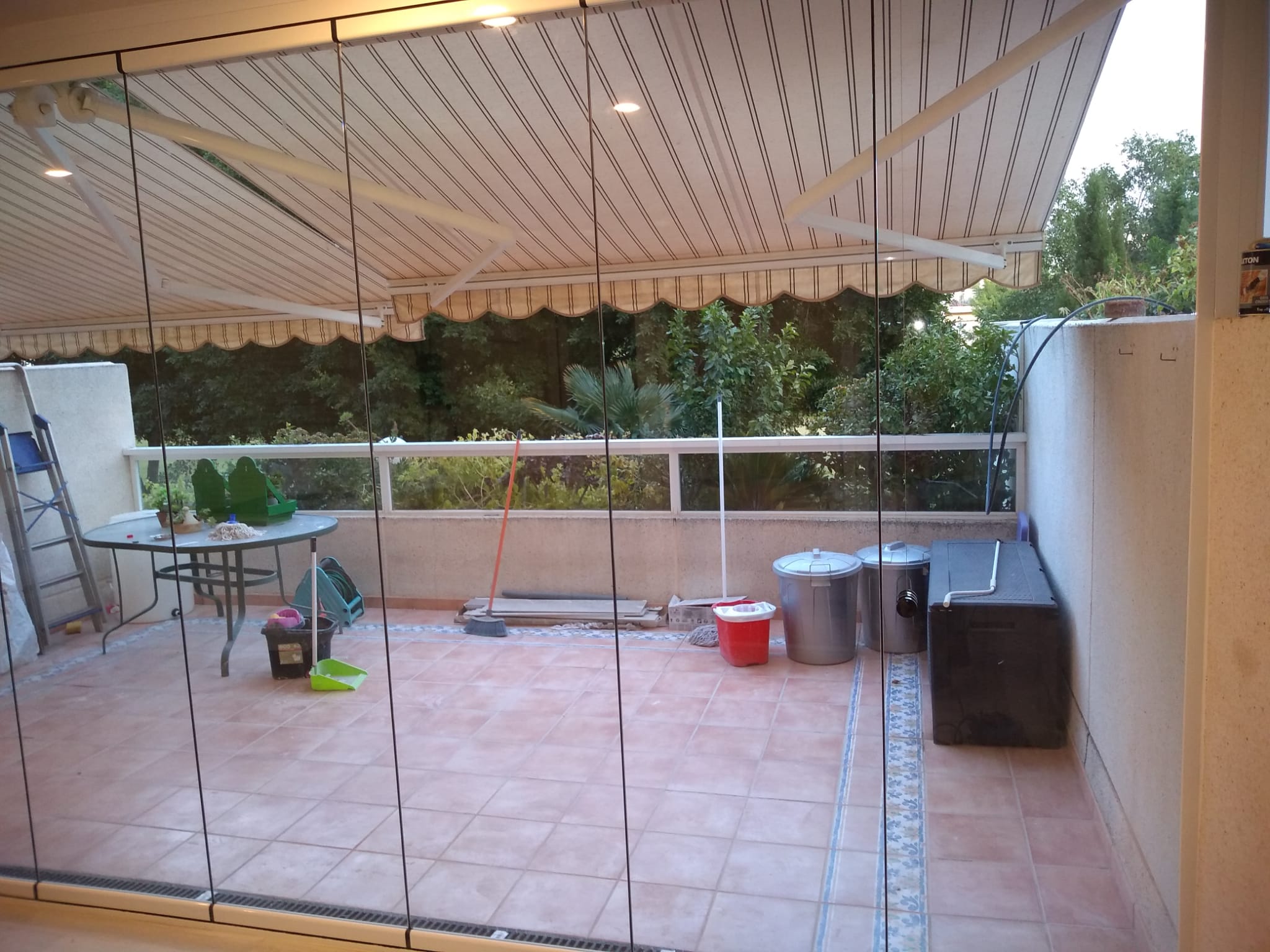 Retractable pergola — Restaurant